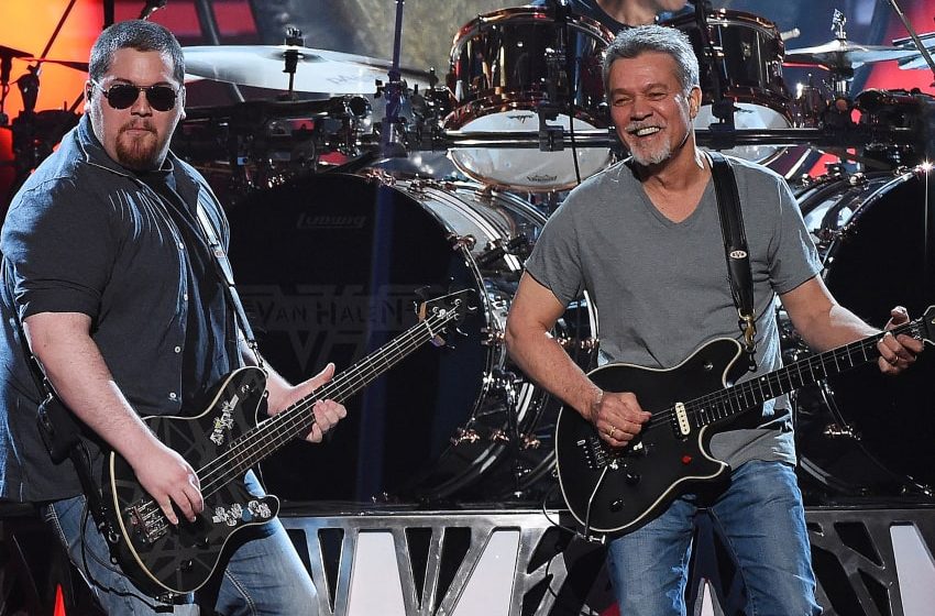  Wolfgang Van Halen celebra o pai