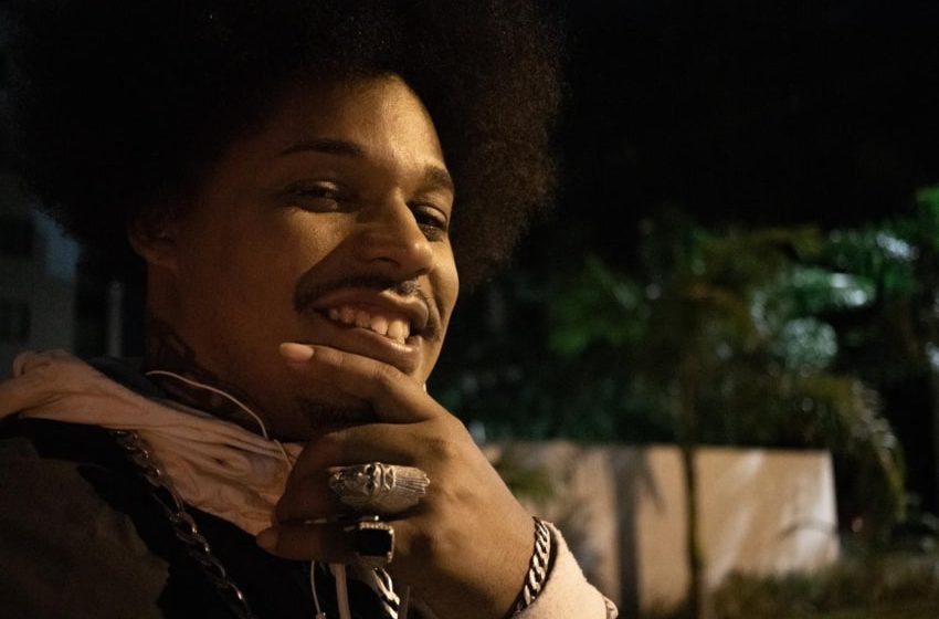  Okado do Canal denuncia violência policial em clipe