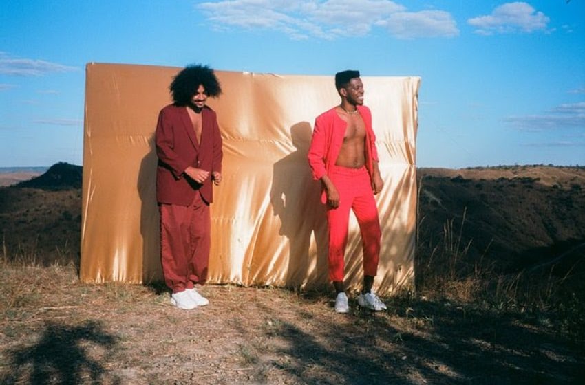  Pedro Alex, filho do cantor do Natiruts, lança clipe “Vem Ficar”