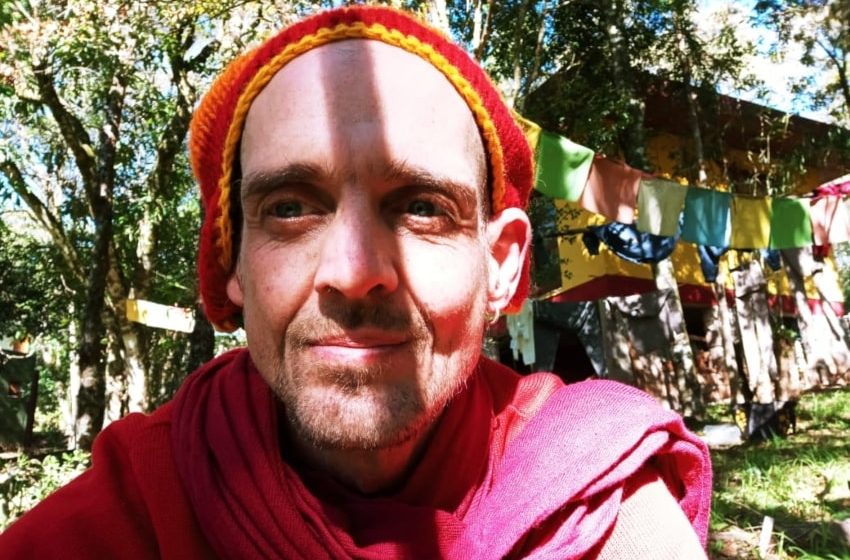  Nenung lança livro, canção e vídeo feitos durante pandemia