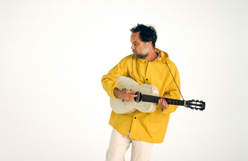 Rodrigo Amarante escreve sobre nova música e clipe, “Maré”