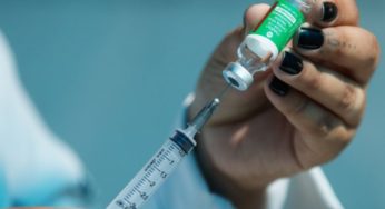 Estratégia de vacinação contra Covid-19 foi dificultada por conflitos políticos e falta de coordenação