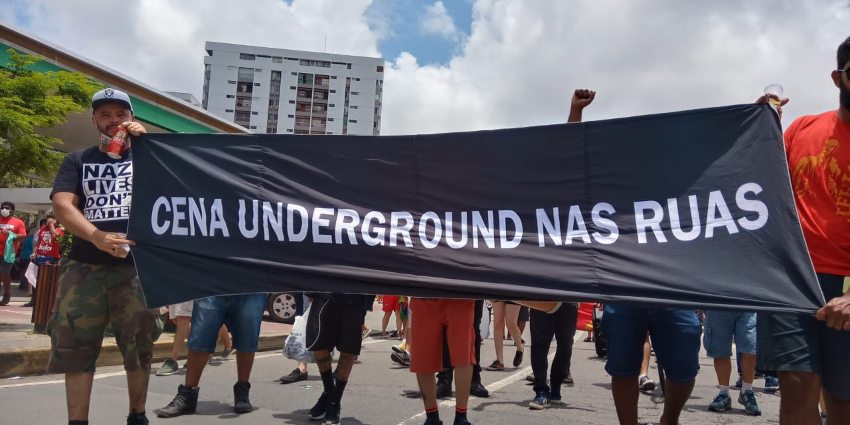 Metal contra o fascismo: jornalista defende "reação contra os reaças"