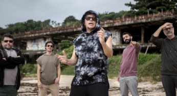“Walking dead folia”: solidão pandêmica e política influenciaram Mundo Livre S/A