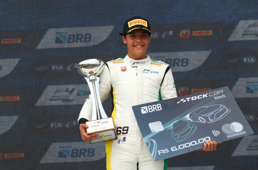  Pedro Clerot fatura terceira corrida da Fórmula 4 no Velocitta