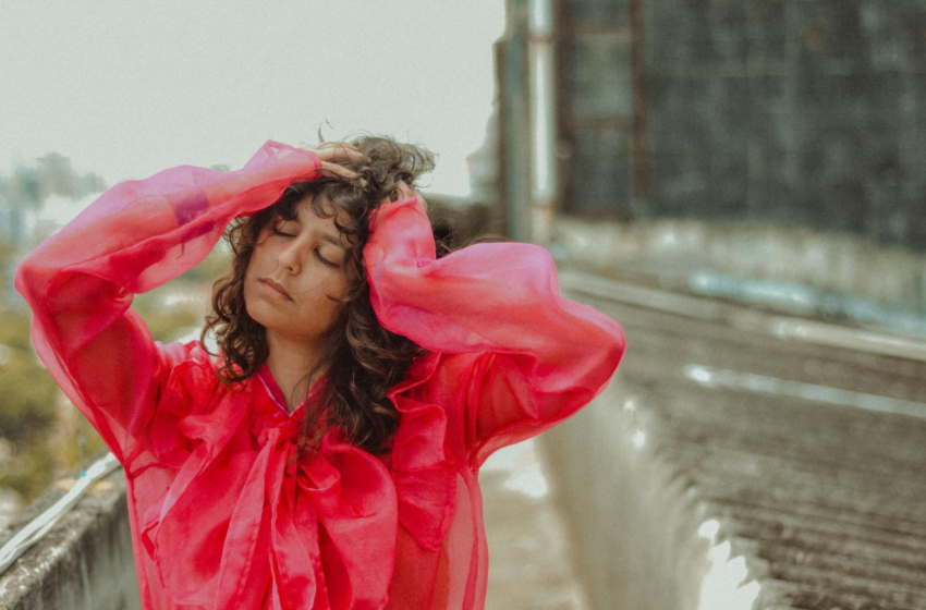  Confira o novo videoclipe da cantora pernambucana Marília Parente