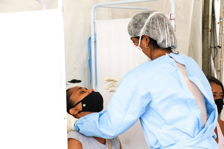 No dia agendado, é preciso levar um documento oficial com foto e um comprovante de residência