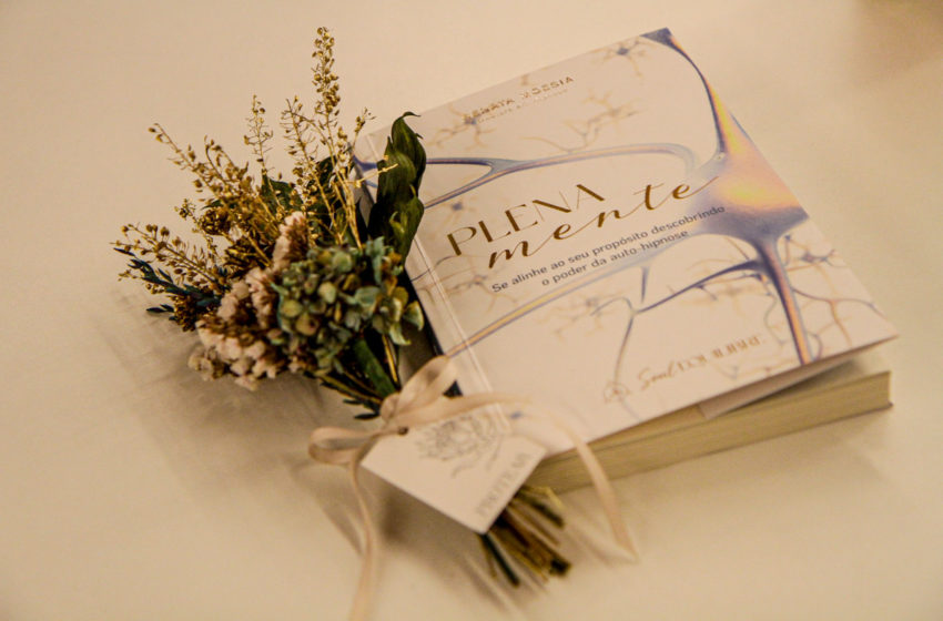  Livro “Plena Mente”, de Renata Moesia, é lançado no Shopping JK, em SP