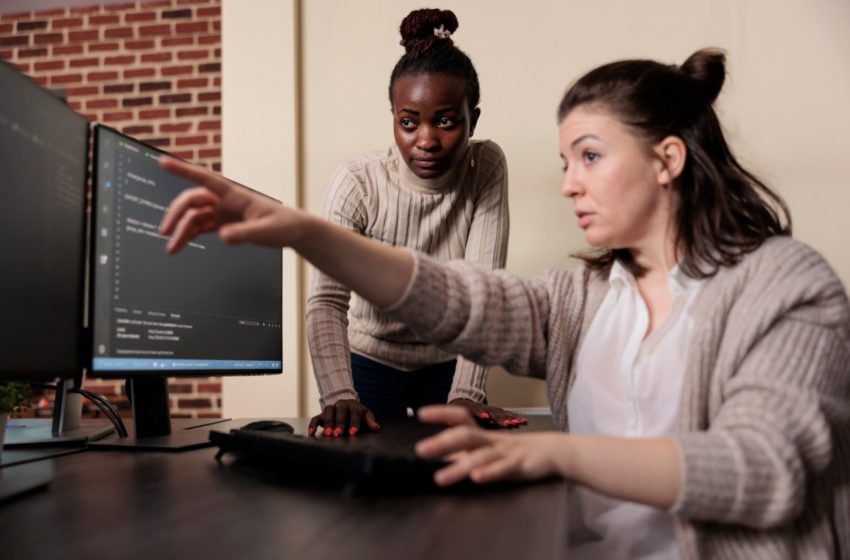  TI de Salto volume II: obra conta histórias de mulheres que atuam dentro da TI