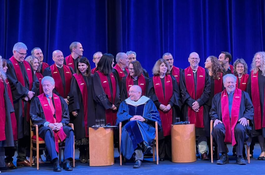  Universidade de Haifa condecora Bill Clinton e John Sexton