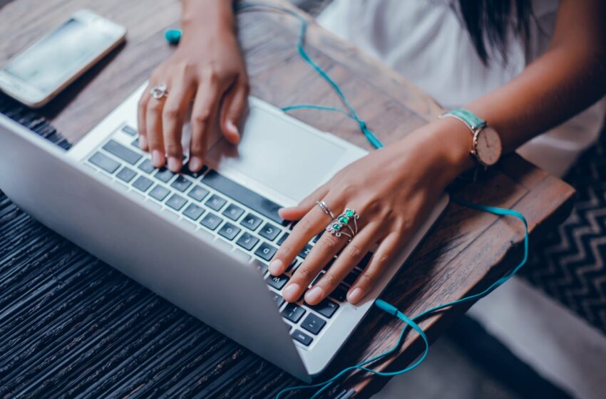  Mês da Mulher: série de livros aborda mais de 60 relatos de mulheres de TI