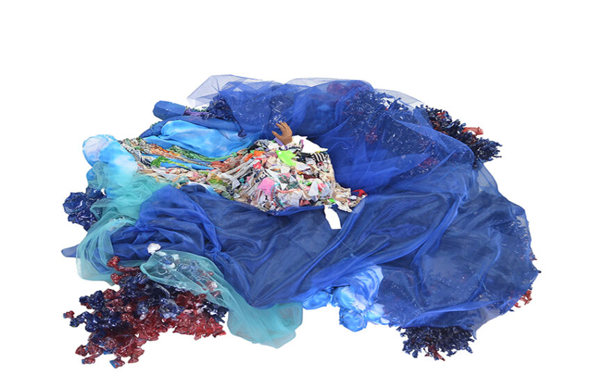  Obras de Regina Helene defendem a importância da despoluição urgente dos oceanos