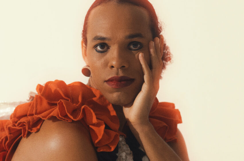  Caetana, primeira cantora trans a gravar um frevo no Brasil, lança ‘Deluxe Afronordestina’