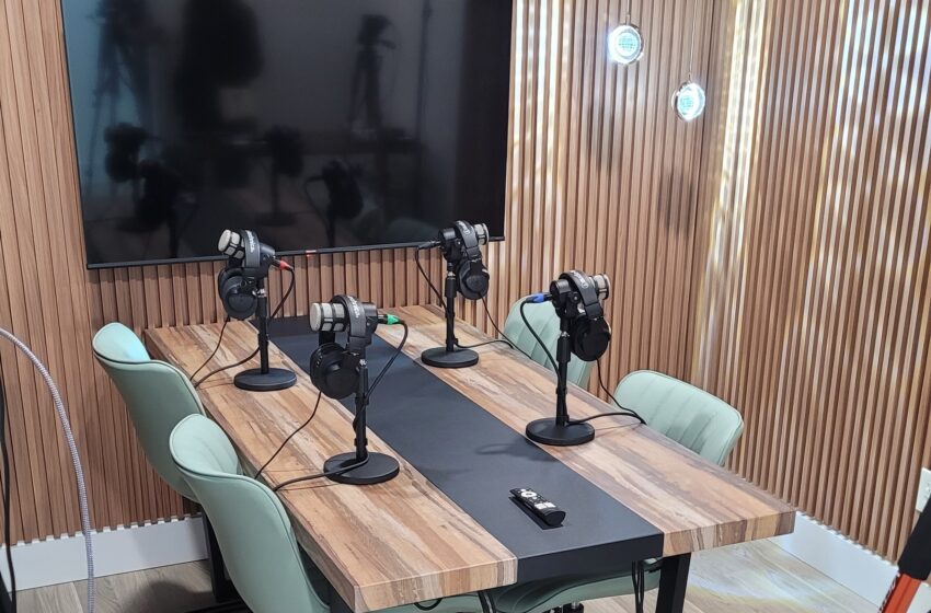  Influencer e jornalista lançam podcast direto de Orlando-EUA
