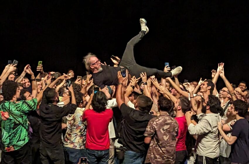  Rogério Skylab se apresenta no Burburinho