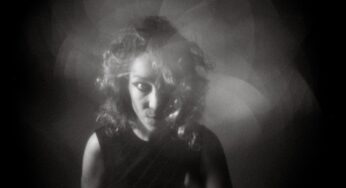 Karina Buhr apresenta “Poeira da Luz”, faixa que antecipa seu quinto disco solo, sucessor de “Desmanche” (2019)