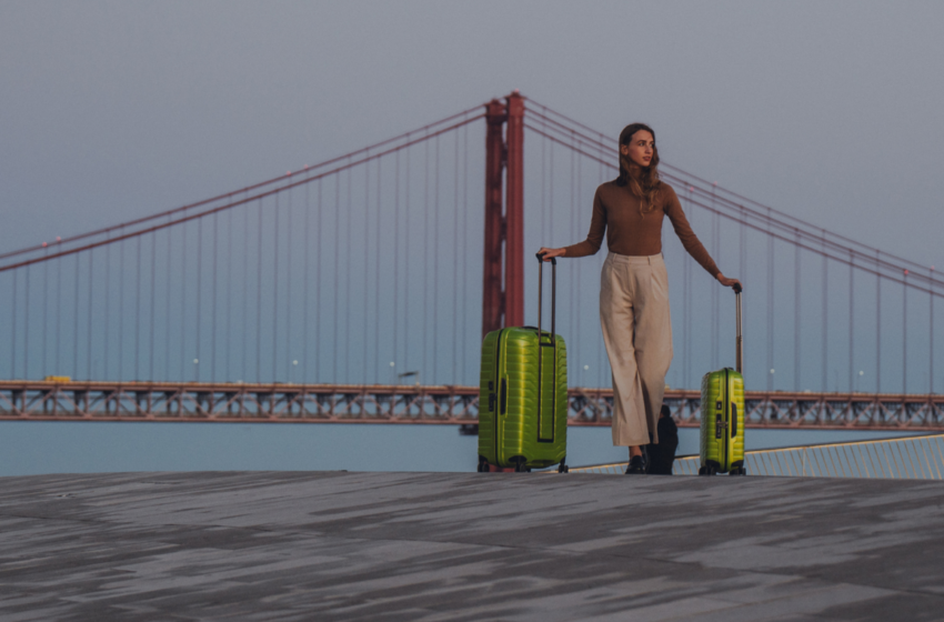  Samsonite apresenta novo tom da coleção Proxis com Roxkin™