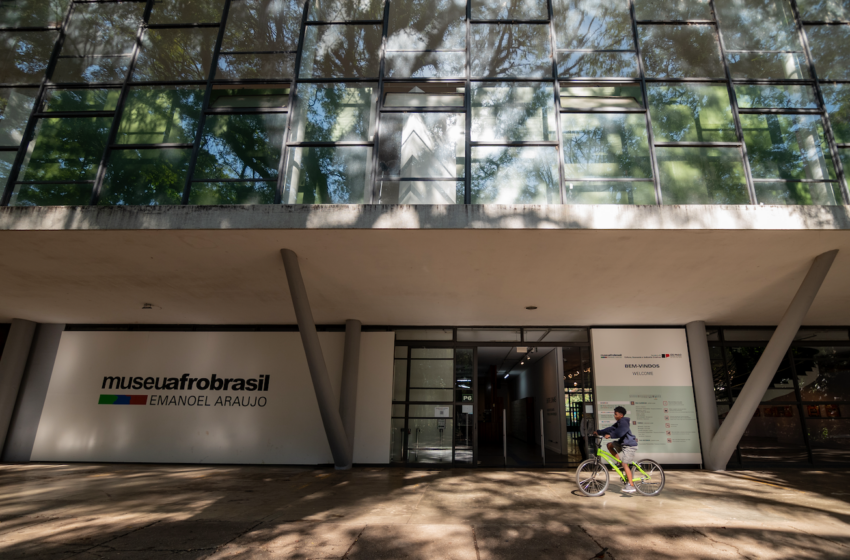 Museu Afro Brasil recebe Tiganá Santana e promove 7ª Feira de Artes Gráficas com entrada gratuita