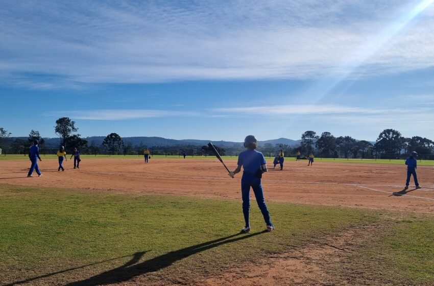  Seleção U-12 feminina de beisebol embarca para Mundial no Japão