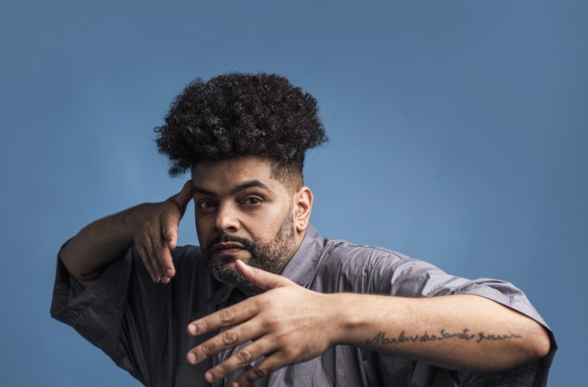  Netão leva “Flores e Lanças” ao Sesc Pompeia em show sobre reconciliação, afetos e paz interior