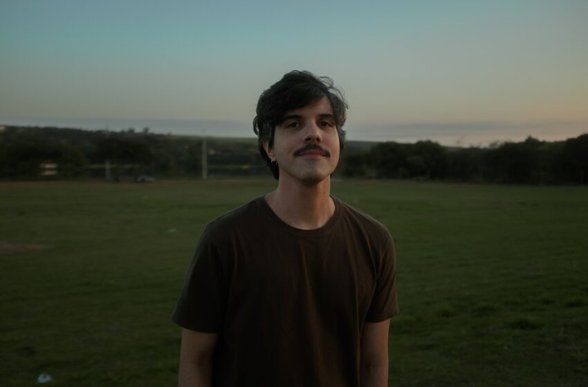  Perda, saudade e, ainda assim, amor: Alexandre Beltramini lança “Bença” e marca recomeço na música