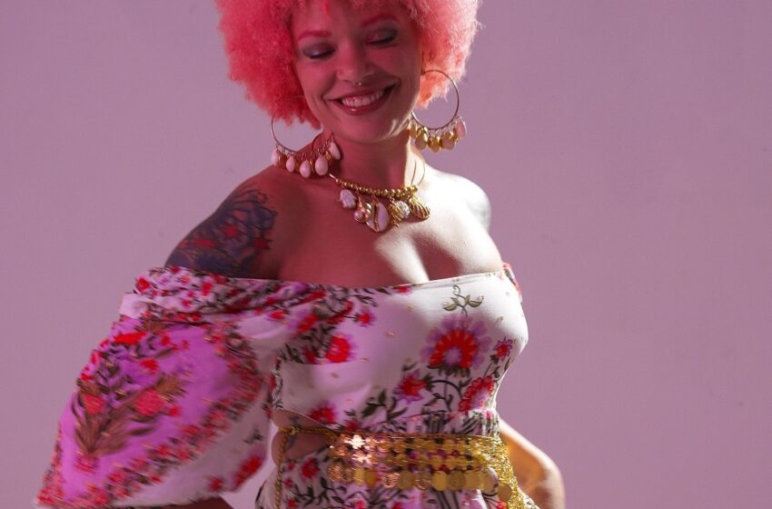  Ana Cacimba celebra a força de Oyá em novo single com influências da MPB e ritmos afro-brasileiros