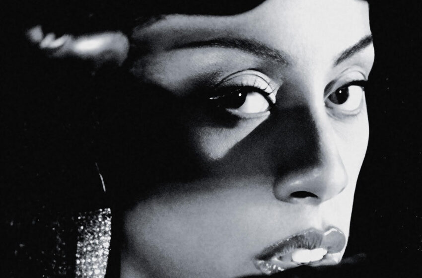  Rochelle Jordan expande fronteiras do R&B, pop e alternativo com o álbum “Through The Wall”