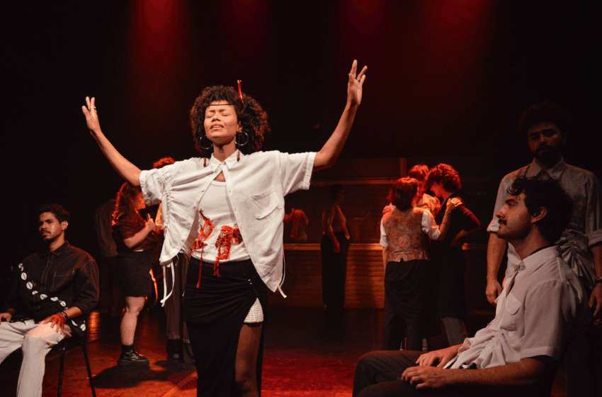  Teatro Arthur Azevedo recebe espetáculo ‘Tudo em Volta Está Deserto’