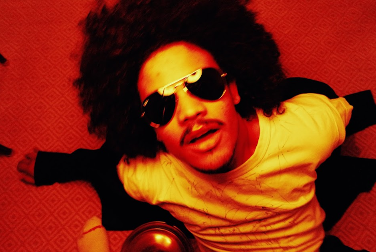  Samuel de Saboia apresenta no Sesc Pompeia seu álbum de estreia As Noites Estão Cada Dia Mais Claras