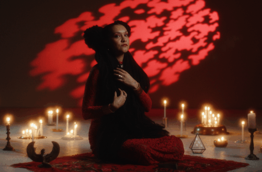  Entre beats, tambores e feitiço, “Fera Ferida” traz o balanço místico de Luana Fernandes