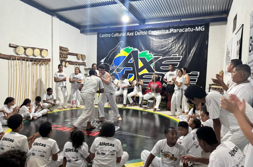  Associação Cultural Axé Dendê planta árvores em Paracatu-MG