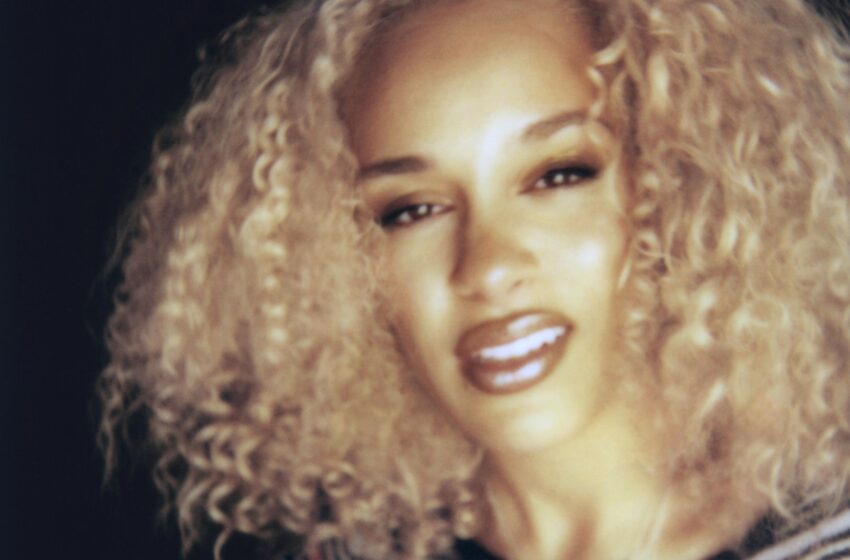 Jorja Smith retorna com o single “What’s Done Is Done”