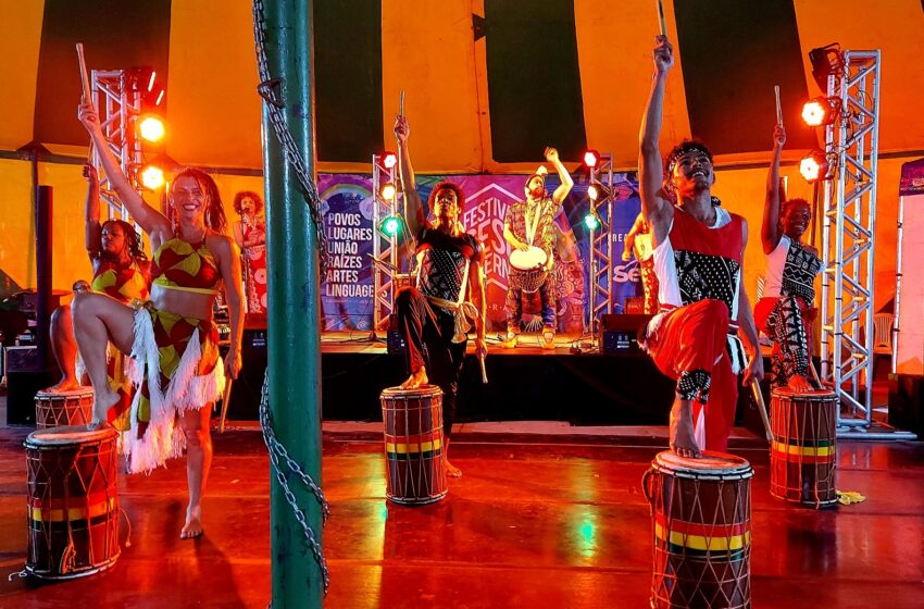 Trupe Benkady celebra 15 anos com circulação gratuita do espetáculo Sons d’Oeste em espaços culturais de São Paulo