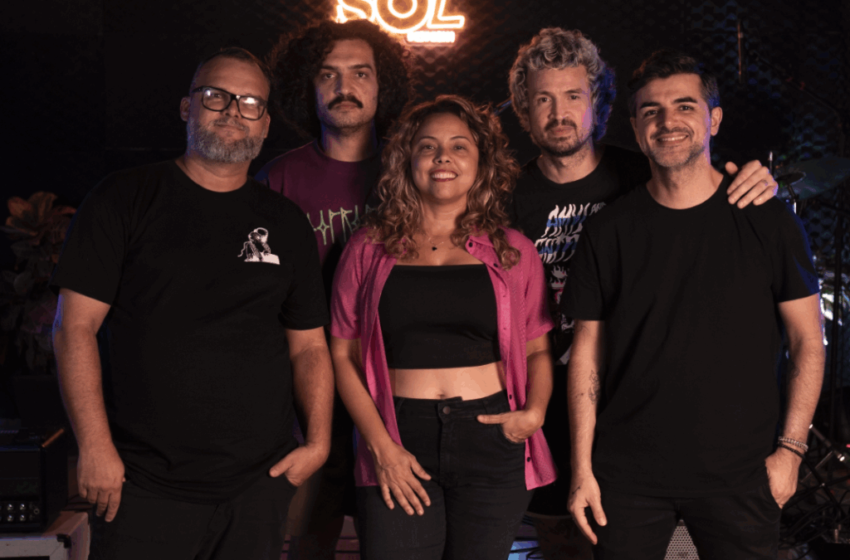  Camarones Orquestra Guitarrística traz a turnê de Samburá ao Recife